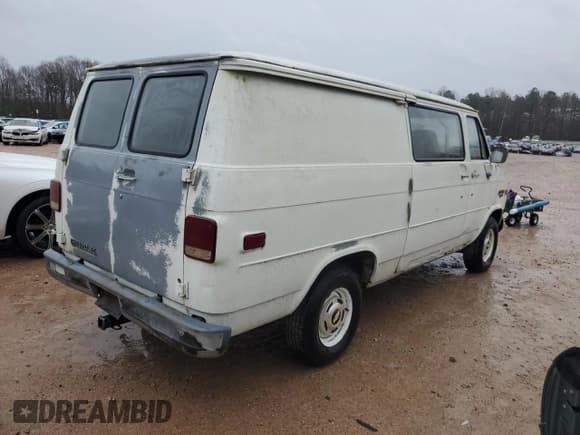 ✅ 1986 Chevrolet Chevy Van • VIN: 1GCEG25N0G7172290 • Лот: 84010474. Опубликован ранее на Copart с пробегом 90 574 миль. Бесплатный доступ к архиву аукционных продаж из США и подробный отчёт об истории автомобиля на DreamBid. Изображение 3.