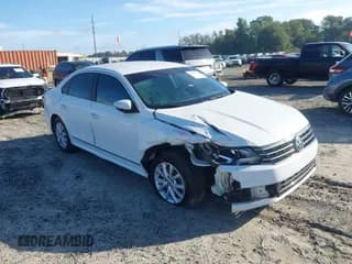 ✅ 2016 Volkswagen Passat S • VIN: 1VWAS7A34GC055444 • Lot: 43379121. Wystawiony na IAAI z przebiegiem 187 645 mil. Bezpłatny archiwum sprzedaży aukcyjnych z USA i szczegółowy raport historii pojazdu na DreamBid. Zdjęcie 1.