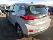 ✅ 2021 Chevrolet Bolt EV Premier • VIN: 1G1FZ6S09M4114389 • Lot: 63015711. Wystawiony na Copart z przebiegiem 1 697 mil. Bezpłatny archiwum sprzedaży aukcyjnych z USA i szczegółowy raport historii pojazdu na DreamBid. Zdjęcie 3.