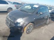 ✅ 2016 FIAT 500e • VIN: 3C3CFFGE4GT184182 • Lot: 43642233. Wystawiony na IAAI z przebiegiem 76 336 mil. Bezpłatny archiwum sprzedaży aukcyjnych z USA i szczegółowy raport historii pojazdu na DreamBid. Zdjęcie 2.