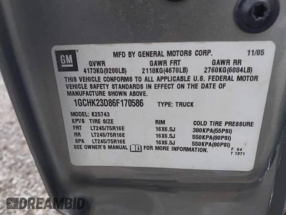 2006 Chevrolet Silverado 2500HD LT3 z VIN 1GCHK23D86F170586, wystawiony jako IAAI lot #43370102 z przebiegiem 154 282 mil mil oraz . Historia ofert i sprzedaży dostępna na DreamBid. Obrazek 9.