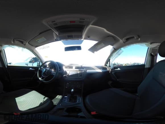 ✅ 2020 Volkswagen Tiguan S • VIN: 3VV1B7AX3LM181486 • Lot: 42228279. Wystawiony na IAAI z przebiegiem 61 901 mil. Bezpłatny archiwum sprzedaży aukcyjnych z USA i szczegółowy raport historii pojazdu na DreamBid. Zdjęcie 18.