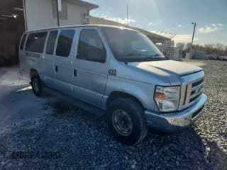 ✅ 2014 Ford Econoline Passenger XL • VIN: 1FBSS3BL9EDA90071 • Lot: 93138455. Wystawiony na Copart z przebiegiem 621 577 mil. Bezpłatny archiwum sprzedaży aukcyjnych z USA i szczegółowy raport historii pojazdu na DreamBid. Zdjęcie 4.