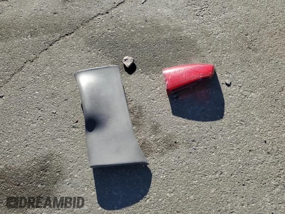 ✅ 2001 Cadillac DeVille • VIN: 1G6KD54Y51U276746 • Lot: 91690935. Wystawiony na Copart z przebiegiem Nie podano. Bezpłatny archiwum sprzedaży aukcyjnych z USA i szczegółowy raport historii pojazdu na DreamBid. Zdjęcie 12.