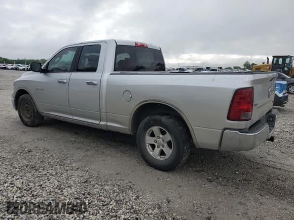 ✅ 2009 Dodge 1500 SLT • VIN: 1D3HB18PX9S801662 • Lot: 56065835. Wystawiony na Copart z przebiegiem 114 809 mil. Bezpłatny archiwum sprzedaży aukcyjnych z USA i szczegółowy raport historii pojazdu na DreamBid. Zdjęcie 2.
