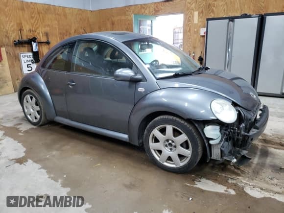 ✅ 2002 Volkswagen Beetle GLX • VIN: 3VWDD21C32M414896 • Lot: 62578725. Wystawiony na Copart z przebiegiem 108 929 mil. Bezpłatny archiwum sprzedaży aukcyjnych z USA i szczegółowy raport historii pojazdu na DreamBid. Zdjęcie 4.