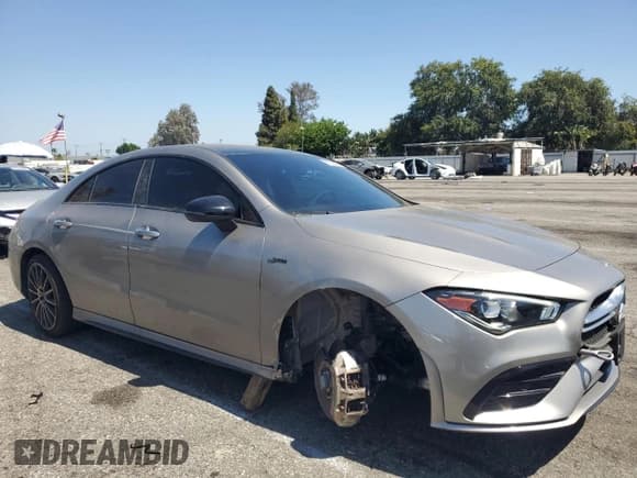 ✅ 2021 Mercedes-Benz CLA 35 AMG • VIN: W1K5J5BB6MN164477 • Lot: 61108995. Wystawiony na Copart z przebiegiem 43 499 mil. Bezpłatny archiwum sprzedaży aukcyjnych z USA i szczegółowy raport historii pojazdu na DreamBid. Zdjęcie 4.