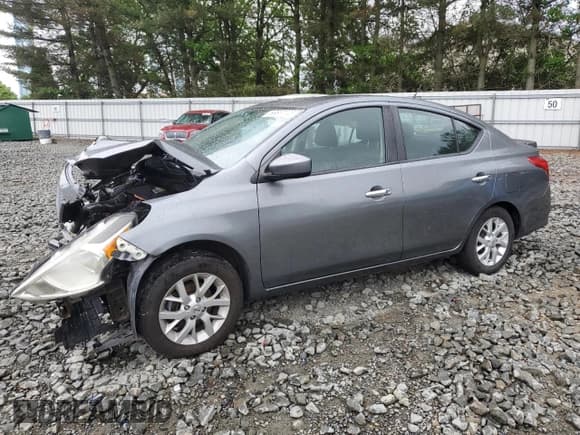 ✅ 2018 Nissan Versa SV • VIN: 3N1CN7AP3JL876118 • Lot: 56657025. Wystawiony na Copart z przebiegiem 133 158 mil. Bezpłatny archiwum sprzedaży aukcyjnych z USA i szczegółowy raport historii pojazdu na DreamBid. Zdjęcie 1.