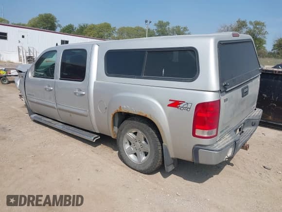 ✅ 2011 GMC Sierra 1500 SLT • VIN: 3GTP2WE33BG128620 • Лот: 43174880. Опубликован ранее на IAAI с пробегом 235 710 миль. Бесплатный доступ к архиву аукционных продаж из США и подробный отчёт об истории автомобиля на DreamBid. Изображение 3.