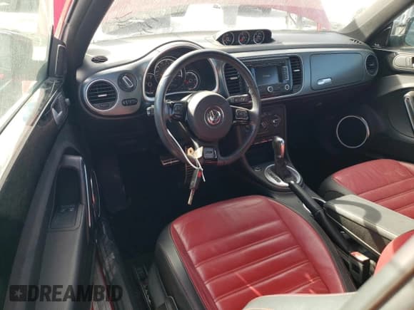 ✅ 2014 Volkswagen Beetle Turbo R-Line • VIN: 3VWVT7AT0EM656599 • Lot: 86358334. Wystawiony na Copart z przebiegiem 66 050 mil. Bezpłatny archiwum sprzedaży aukcyjnych z USA i szczegółowy raport historii pojazdu na DreamBid. Zdjęcie 8.