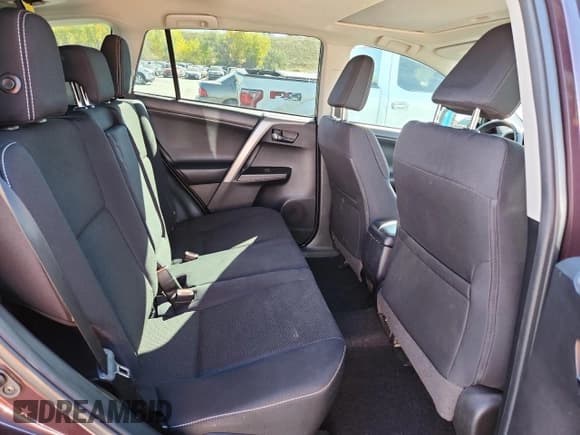 ✅ 2018 Toyota RAV4 XLE • VIN: 2T3RFREV6JW858083 • Лот: 86288115. Опубликован ранее на Copart с пробегом 55 199 миль. Бесплатный доступ к архиву аукционных продаж из США и подробный отчёт об истории автомобиля на DreamBid. Изображение 11.