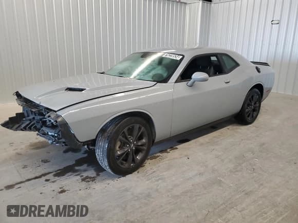 ✅ 2022 Dodge Challenger SXT • VIN: 2C3CDZGG0NH23099X • Lot: 84940714. Wystawiony na Copart z przebiegiem 56 676 mil. Bezpłatny archiwum sprzedaży aukcyjnych z USA i szczegółowy raport historii pojazdu na DreamBid. Zdjęcie 1.