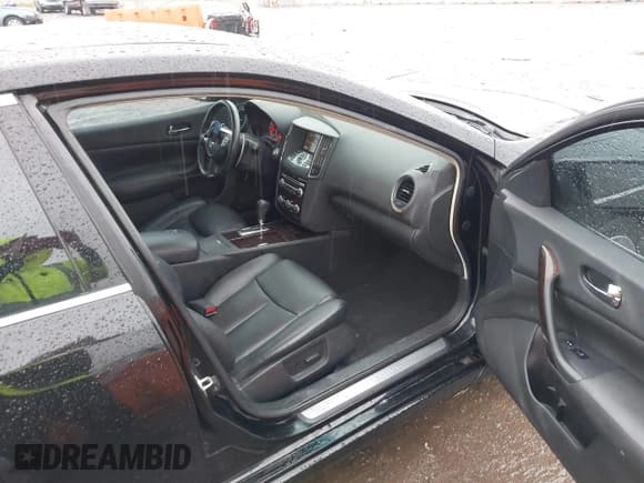 ✅ 2011 Nissan Maxima SV • VIN: 1N4AA5AP5BC860025 • Lot: 43759030. Wystawiony na IAAI z przebiegiem 259 508 mil. Bezpłatny archiwum sprzedaży aukcyjnych z USA i szczegółowy raport historii pojazdu na DreamBid. Zdjęcie 5.