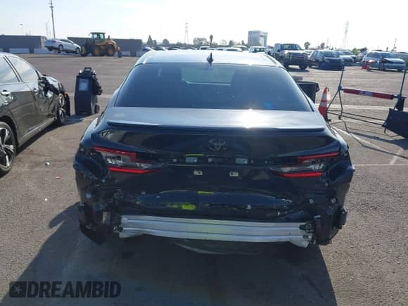 2025 Toyota Camry LE z VIN 4T1DAACK5SU551419, wystawiony jako IAAI lot #43243364 z przebiegiem 4 879 mil mil oraz . Historia ofert i sprzedaży dostępna na DreamBid. Obrazek 17.