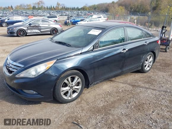 ✅ 2013 Hyundai Sonata SE • VIN: 5NPEC4AC0DH694081 • Лот: 43607672. Опубликован ранее на IAAI с пробегом 200 577 миль. Бесплатный доступ к архиву аукционных продаж из США и подробный отчёт об истории автомобиля на DreamBid. Изображение 2.