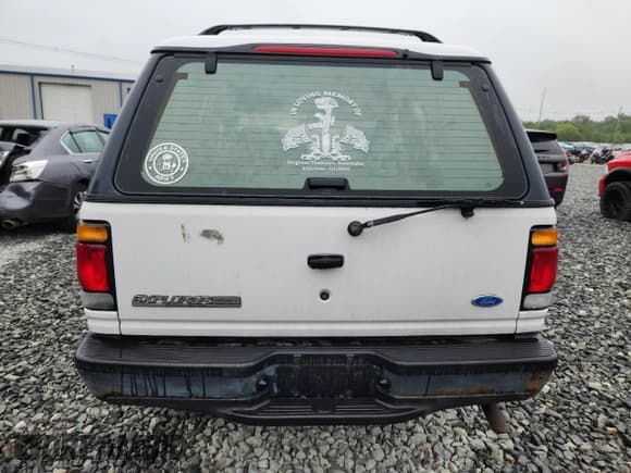 ✅ 1997 Ford Explorer • VIN: 1FMCU24E4VUA33730 • Lot: 62601625. Wystawiony na Copart z przebiegiem 100 600 mil. Bezpłatny archiwum sprzedaży aukcyjnych z USA i szczegółowy raport historii pojazdu na DreamBid. Zdjęcie 6.