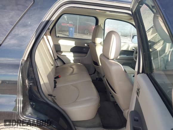 2010 Mercury Mariner Premier с VIN 4M2CN9HG3AKJ08715, выставлен на аукционе IAAI как лот 43390072 с пробегом 149 781 миль миль и . История ставок и продаж доступна на DreamBid. Изображение 8.