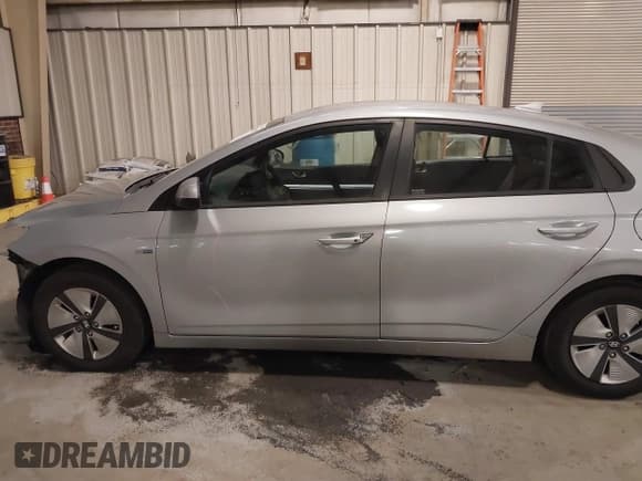 ✅ 2020 Hyundai Ioniq Blue • VIN: KMHC65LC4LU213542 • Lot: 41361881. Wystawiony na IAAI z przebiegiem 120 250 mil. Bezpłatny archiwum sprzedaży aukcyjnych z USA i szczegółowy raport historii pojazdu na DreamBid. Zdjęcie 14.