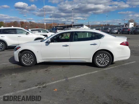 ✅ 2015 Infiniti Q70 • VIN: JN1BY1PR2FM830222 • Lot: 43619072. Wystawiony na IAAI z przebiegiem 121 218 mil. Bezpłatny archiwum sprzedaży aukcyjnych z USA i szczegółowy raport historii pojazdu na DreamBid. Zdjęcie 15.