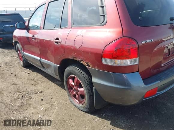 2005 Hyundai Santa Fe GLS z VIN KM8SC73D45U009304, wystawiony jako IAAI lot #41801704 z przebiegiem 140 419 mil mil oraz . Historia ofert i sprzedaży dostępna na DreamBid. Obrazek 6.