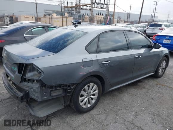 ✅ 2012 Volkswagen Passat S • VIN: 1VWAP7A3XCC096172 • Lot: 42283468. Wystawiony na IAAI z przebiegiem 131 968 mil. Bezpłatny archiwum sprzedaży aukcyjnych z USA i szczegółowy raport historii pojazdu na DreamBid. Zdjęcie 4.
