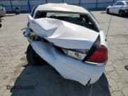 ✅ 2005 Ford Crown Victoria Standard • VIN: 2FAFP73W65X144617 • Lot: 66954045. Wystawiony na Copart z przebiegiem 148 504 mil. Bezpłatny archiwum sprzedaży aukcyjnych z USA i szczegółowy raport historii pojazdu na DreamBid. Zdjęcie 6.