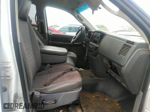 2007 Dodge 1500 ST z VIN 1D7HA18K77J633195, wystawiony jako IAAI lot #40994584 z przebiegiem 214 724 mil mil oraz . Historia ofert i sprzedaży dostępna na DreamBid. Obrazek 5.