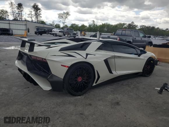 ✅ 2017 Lamborghini Aventador • VIN: ZHWUT3ZD0HLA06241 • Lot: 51730695. Listed on Copart with 13,633 mi. Free auction sales archive from the USA and detailed vehicle history report at DreamBid. Image 3.