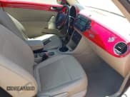 ✅ 2014 Volkswagen Beetle 2.5L • VIN: 3VWHX7AT8EM607412 • Lot: 42498009. Wystawiony na IAAI z przebiegiem 151 020 mil. Bezpłatny archiwum sprzedaży aukcyjnych z USA i szczegółowy raport historii pojazdu na DreamBid. Zdjęcie 5.