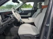 ✅ 2024 Hyundai Santa Fe SE • VIN: 5NMP14GL0RH007627 • Lot: 62236105. Wystawiony na Copart z przebiegiem 25 584 mil. Bezpłatny archiwum sprzedaży aukcyjnych z USA i szczegółowy raport historii pojazdu na DreamBid. Zdjęcie 7.