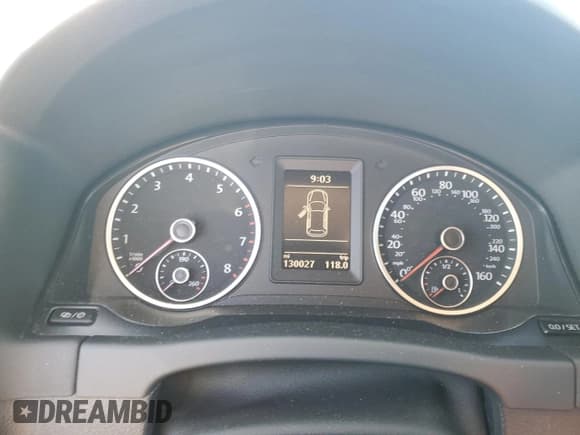 ✅ 2017 Volkswagen Tiguan S • VIN: WVGBV7AX8HK054544 • Lot: 85679905. Wystawiony na Copart z przebiegiem 130 027 mil. Bezpłatny archiwum sprzedaży aukcyjnych z USA i szczegółowy raport historii pojazdu na DreamBid. Zdjęcie 9.