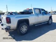 ✅ 2017 GMC Sierra 2500HD Denali • VIN: 1GT12UEYXHF221974 • Лот: 42184163. Опубликован ранее на IAAI с пробегом Не указан. Бесплатный доступ к архиву аукционных продаж из США и подробный отчёт об истории автомобиля на DreamBid. Изображение 4.