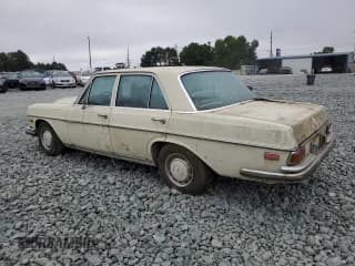 ✅ 1970 Mercedes-Benz 280 • VIN: 10801612038992 • Лот: 67086165. Опубликован ранее на Copart с пробегом Не указан. Бесплатный доступ к архиву аукционных продаж из США и подробный отчёт об истории автомобиля на DreamBid. Изображение 2.