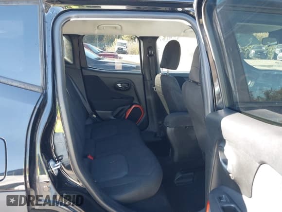 ✅ 2018 Jeep Renegade Upland • VIN: ZACCJBAB0JPH59507 • Lot: 43610633. Wystawiony na IAAI z przebiegiem 122 740 mil. Bezpłatny archiwum sprzedaży aukcyjnych z USA i szczegółowy raport historii pojazdu na DreamBid. Zdjęcie 8.