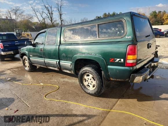✅ 2001 Chevrolet Silverado 1500 LS • VIN: 1GCEK19T71E183291 • Лот: 91254345. Опубликован ранее на Copart с пробегом 212 542 миль. Бесплатный доступ к архиву аукционных продаж из США и подробный отчёт об истории автомобиля на DreamBid. Изображение 2.
