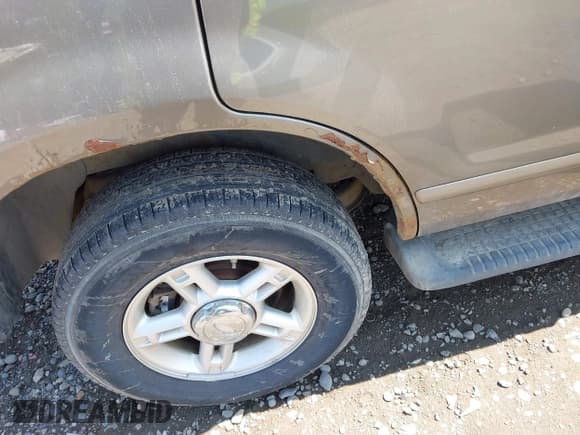 ✅ 2005 Ford Explorer XLT • VIN: 1FMZU73E85ZA17672 • Lot: 42280036. Wystawiony na IAAI z przebiegiem 211 536 mil. Bezpłatny archiwum sprzedaży aukcyjnych z USA i szczegółowy raport historii pojazdu na DreamBid. Zdjęcie 13.