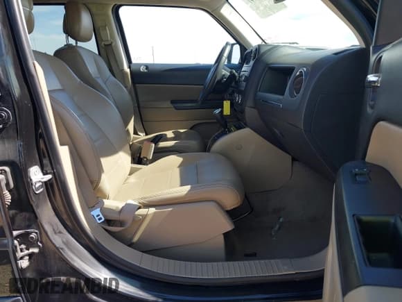 ✅ 2015 Jeep Patriot Latitude • VIN: 1C4NJPFA9FD399245 • Lot: 42838597. Wystawiony na IAAI z przebiegiem 130 296 mil. Bezpłatny archiwum sprzedaży aukcyjnych z USA i szczegółowy raport historii pojazdu na DreamBid. Zdjęcie 5.