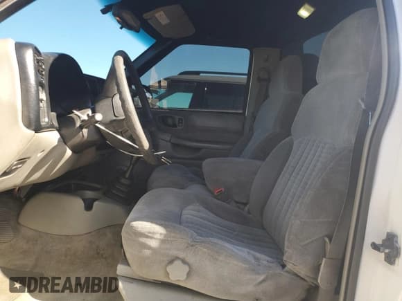 ✅ 2000 Chevrolet S-10 LS • VIN: 1GCCS1458YK249522 • Lot: 91729295. Wystawiony na Copart z przebiegiem 207 871 mil. Bezpłatny archiwum sprzedaży aukcyjnych z USA i szczegółowy raport historii pojazdu na DreamBid. Zdjęcie 7.