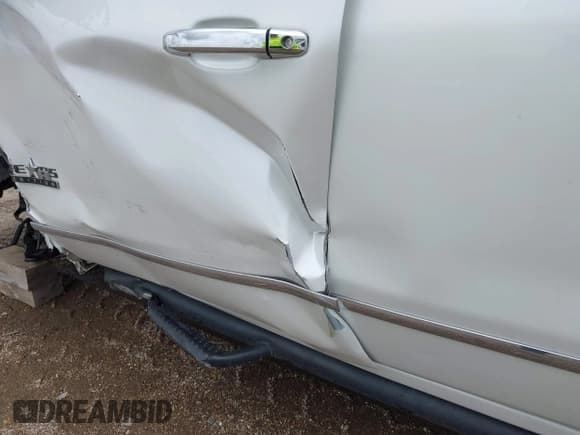 ✅ 2018 Chevrolet Silverado 1500 LTZ • VIN: 3GCUKSECXJG375885 • Lot: 42625190. Wystawiony na IAAI z przebiegiem Nie podano. Bezpłatny archiwum sprzedaży aukcyjnych z USA i szczegółowy raport historii pojazdu na DreamBid. Zdjęcie 6.