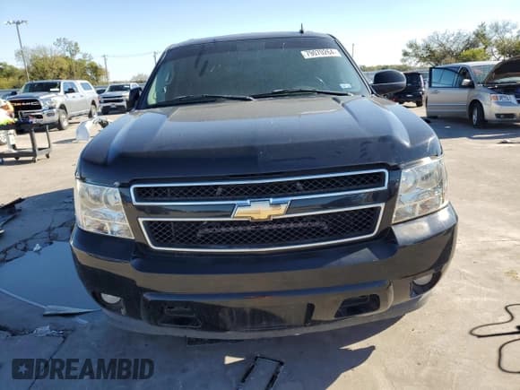 ✅ 2007 Chevrolet Suburban LT • VIN: 3GNFC16007G143462 • Lot: 79070264. Wystawiony na Copart z przebiegiem 239 991 mil. Bezpłatny archiwum sprzedaży aukcyjnych z USA i szczegółowy raport historii pojazdu na DreamBid. Zdjęcie 5.