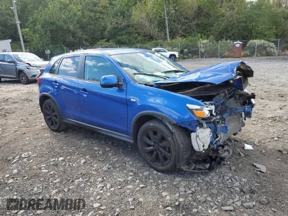 2015 Mitsubishi Outlander ES с VIN 4A4AR3AU2FE028609, выставлен на аукционе Copart как лот 86311725 с пробегом 65 692 миль миль и Списание • Salvage title. История ставок и продаж доступна на DreamBid. Изображение 4.