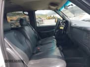 ✅ 2002 Chevrolet Silverado 2500HD LS • VIN: 1GCHC23G32F125153 • Lot: 42057473. Wystawiony na IAAI z przebiegiem 262 138 mil. Bezpłatny archiwum sprzedaży aukcyjnych z USA i szczegółowy raport historii pojazdu na DreamBid. Zdjęcie 5.