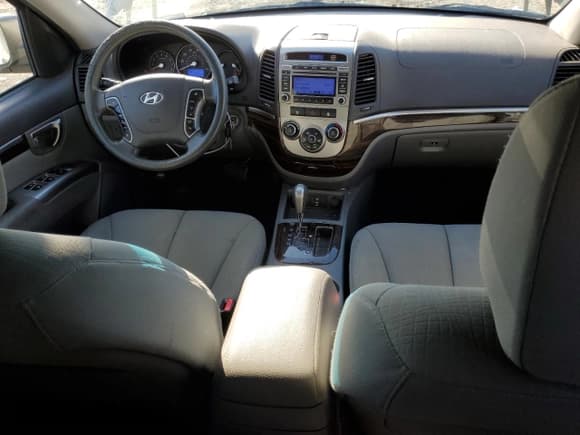 ✅ 2011 Hyundai Santa Fe GLS • VIN: 5XYZG3AB1BG011591 • Lot: 79962094. Listed on Copart with 189,046 mi. Free auction sales archive from the USA and detailed vehicle history report at DreamBid. Image 8.