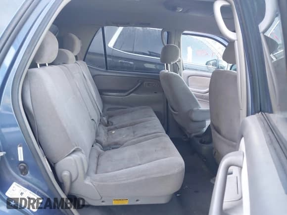 ✅ 2004 Toyota Sequoia SR5 • VIN: 5TDBT44A34S230497 • Lot: 42784288. Listed on IAAI with 255,733 mi. Free auction sales archive from the USA and detailed vehicle history report at DreamBid. Image 12.