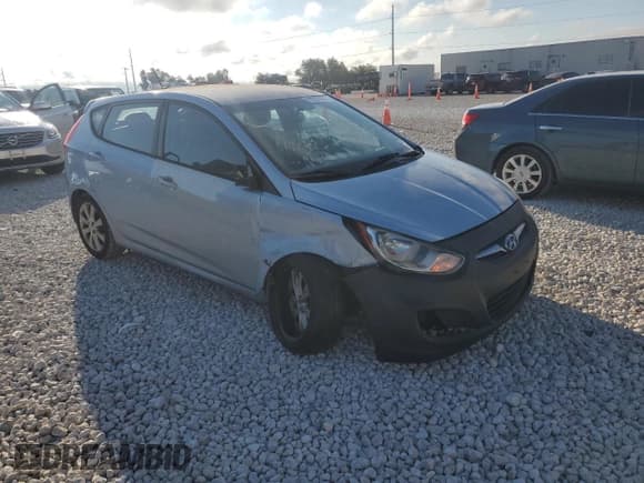 ✅ 2013 Hyundai Accent SE • VIN: KMHCU5AE0DU083089 • Лот: 70294494. Опубликован ранее на Copart с пробегом 132 082 миль. Бесплатный доступ к архиву аукционных продаж из США и подробный отчёт об истории автомобиля на DreamBid. Изображение 4.