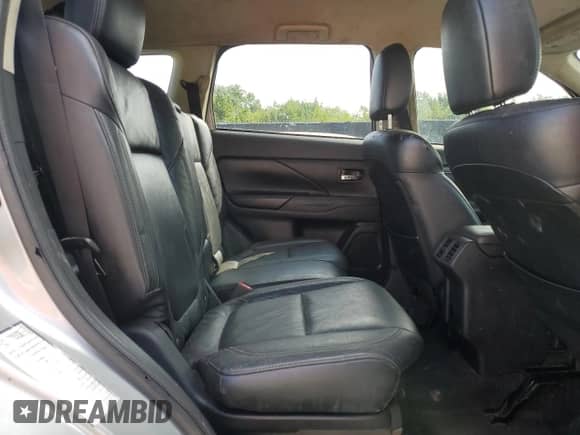 ✅ 2020 Mitsubishi Outlander SE • VIN: JA4AD3A37LZ021182 • Lot: 68021275. Wystawiony na Copart z przebiegiem 333 333 mil. Bezpłatny archiwum sprzedaży aukcyjnych z USA i szczegółowy raport historii pojazdu na DreamBid. Zdjęcie 11.