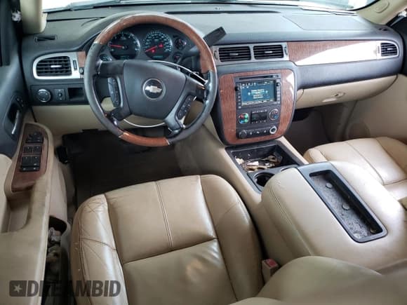 ✅ 2007 Chevrolet Suburban LT • VIN: 3GNFC16097G270307 • Lot: 70648294. Wystawiony na Copart z przebiegiem 218 283 mil. Bezpłatny archiwum sprzedaży aukcyjnych z USA i szczegółowy raport historii pojazdu na DreamBid. Zdjęcie 8.