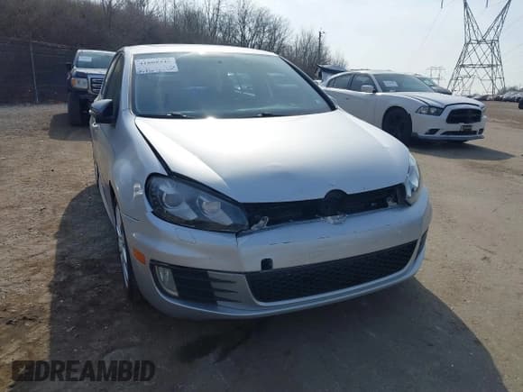✅ 2013 Volkswagen Golf TDI w/Sunroof & Nav • VIN: WVWNM7AJ1DW031965 • Lot: 41805349. Wystawiony na IAAI z przebiegiem 184 738 mil. Bezpłatny archiwum sprzedaży aukcyjnych z USA i szczegółowy raport historii pojazdu na DreamBid. Zdjęcie 6.