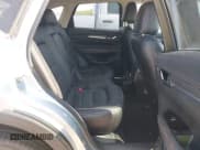 ✅ 2023 Mazda CX-5 S Premium • VIN: JM3KFBDM5P0124377 • Lot: 43347513. Wystawiony na IAAI z przebiegiem 43 428 mil. Bezpłatny archiwum sprzedaży aukcyjnych z USA i szczegółowy raport historii pojazdu na DreamBid. Zdjęcie 8.