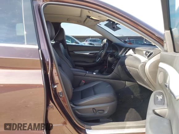 ✅ 2020 Infiniti QX50 Essential • VIN: 3PCAJ5M35LF117582 • Lot: 41430515. Wystawiony na IAAI z przebiegiem 43 578 mil. Bezpłatny archiwum sprzedaży aukcyjnych z USA i szczegółowy raport historii pojazdu na DreamBid. Zdjęcie 5.